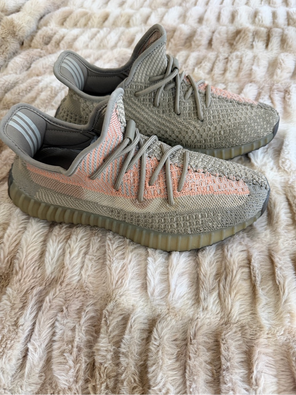 adidas Yeezy Boost 350 V2 "Sand Taupe"
(FZ5240) - Size US 8.5
